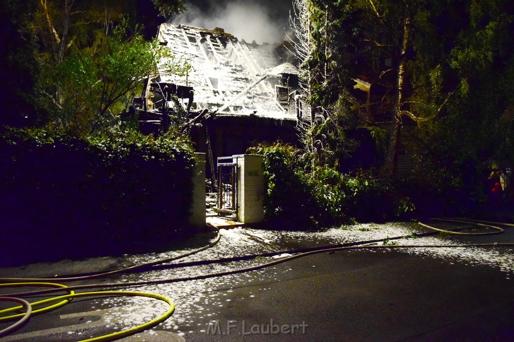 Grossfeuer Einfamilienhaus Siegburg Muehlengrabenstr P0462.JPG - Miklos Laubert